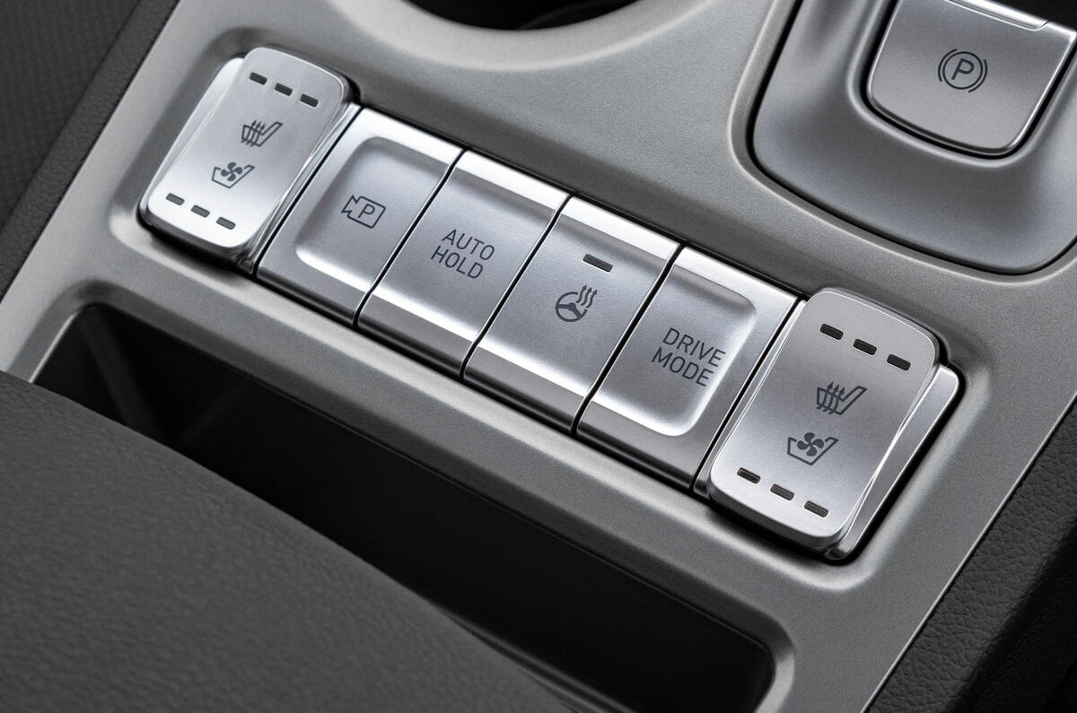 8 Hyundai Kona Electric 2022 UE premier essai essai des commandes des sièges chauffants