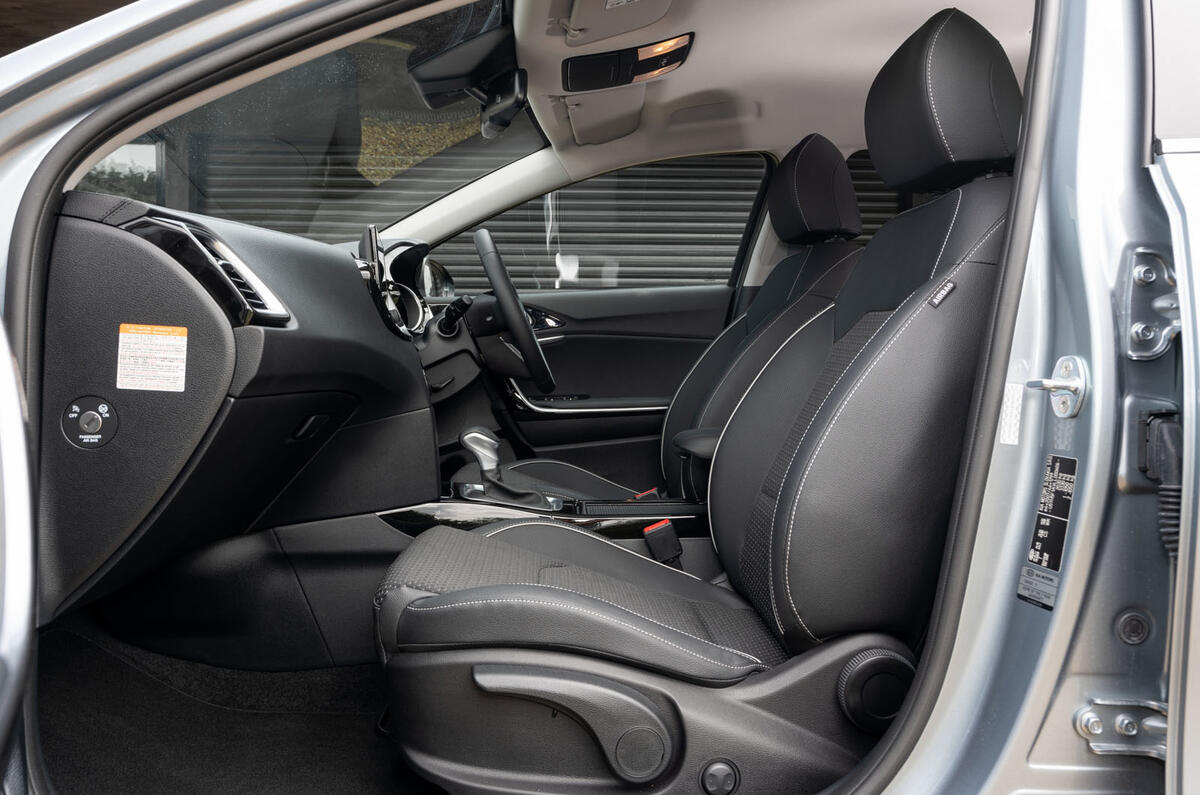 Kia Xceed plug-in hybrid 2020 UK first drive review - front seats