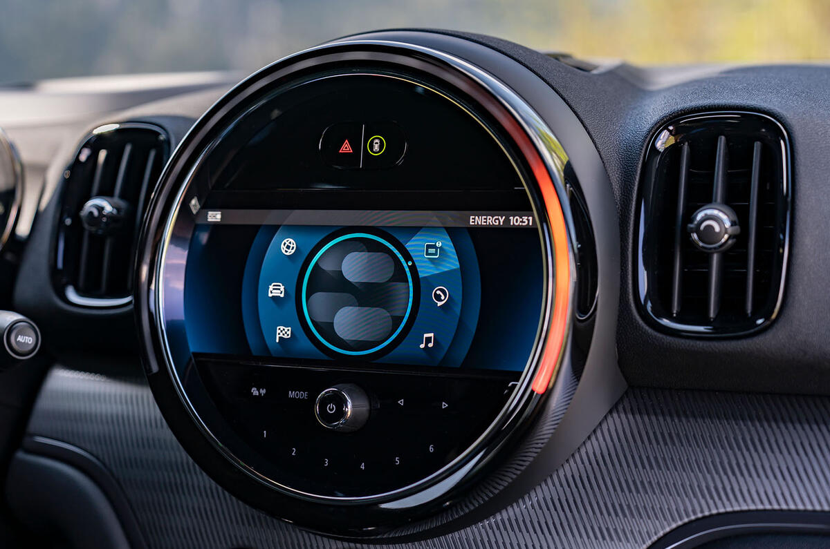 Mini Countryman Cooper S E All4 2020 first drive review - infotainment