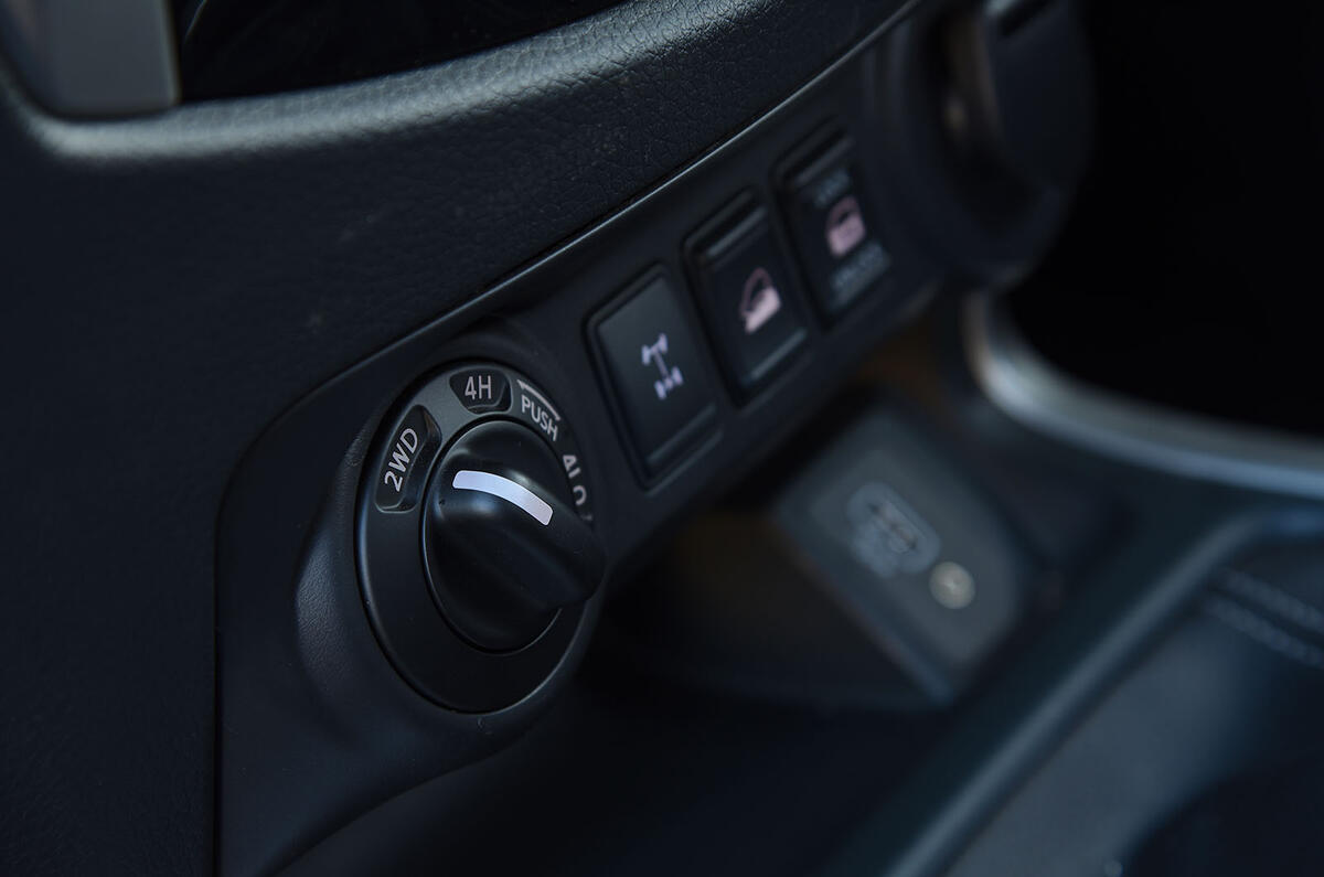 Nissan Navara 2020 UK first drive review - all-wheel drive controls