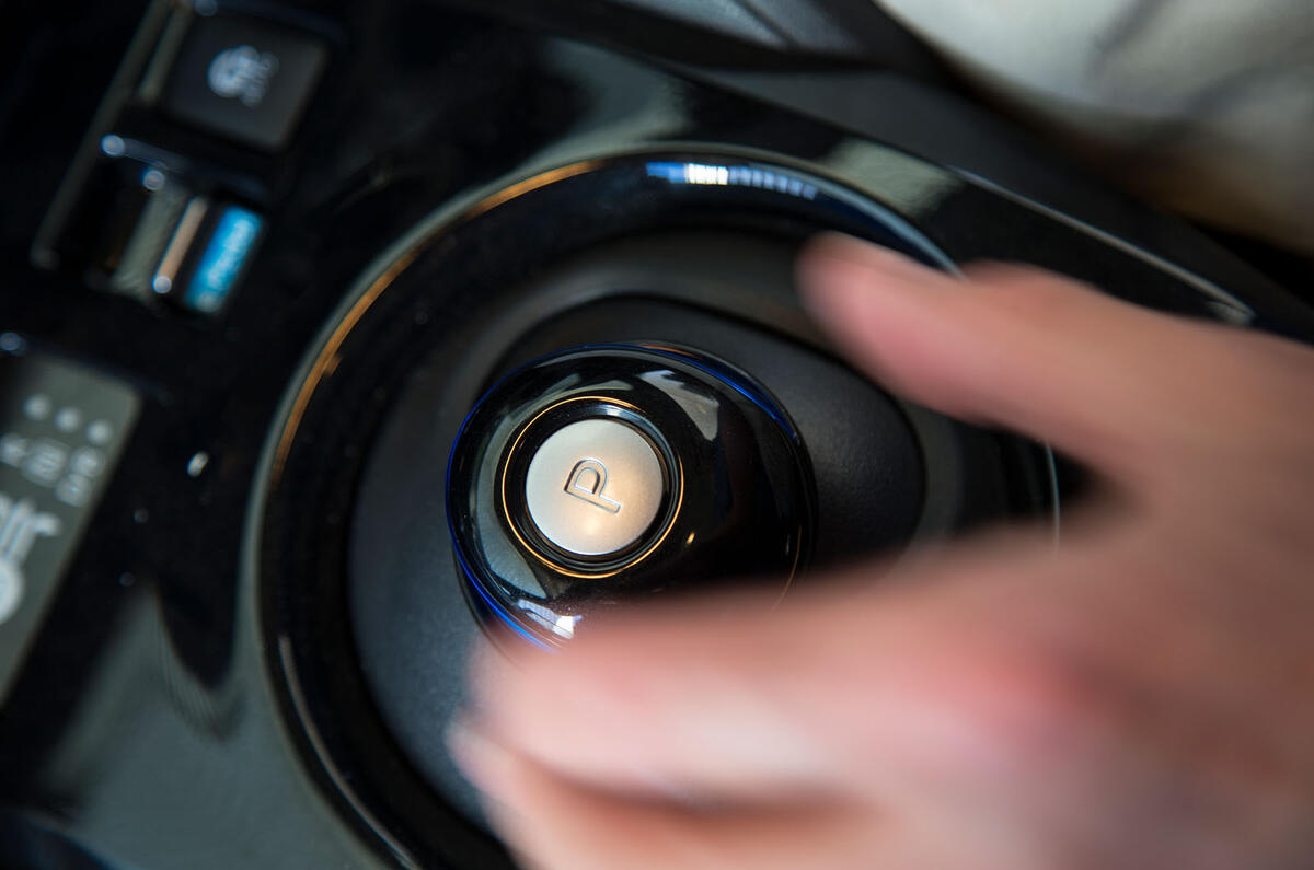 Nissan Leaf 2nd generation (2018) long-term review gear shifter