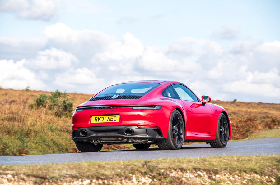 8 Porsche 911 GTS 2021 : premier essai au Royaume-Uni - virage avant