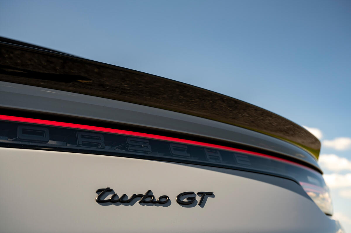 8 Porsche Cayenne Turbo GT 2021 UE FD badge arrière