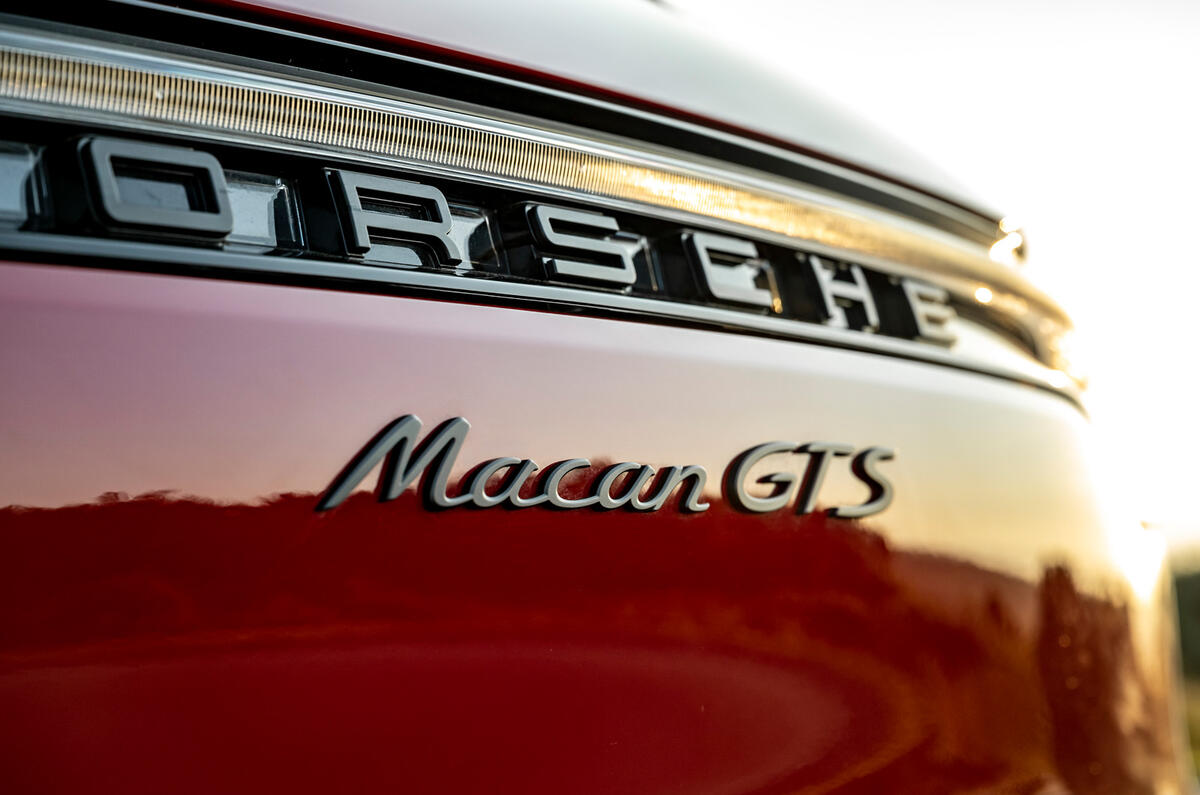 8 Insigne arrière pour le premier essai de la Porsche Macan GTS 2021 UE LHD