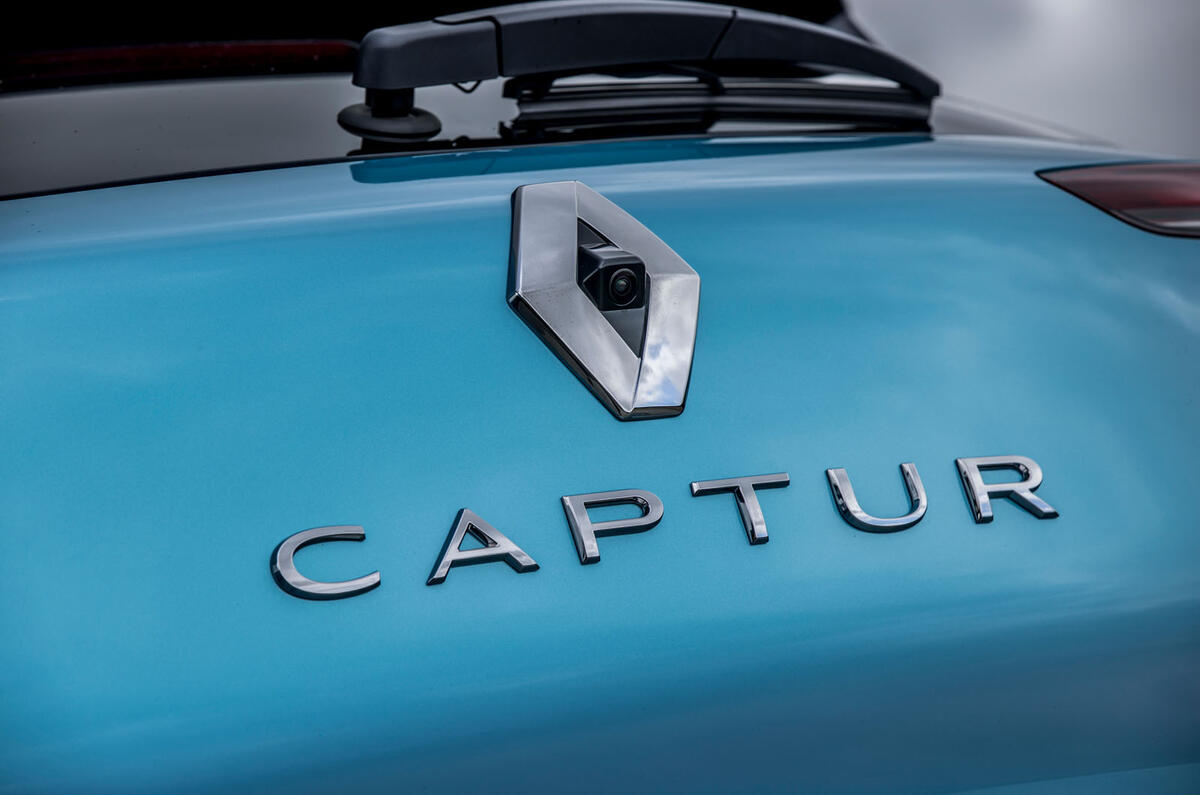 Renault Captur E-Tech PHEV 2020 UK first drive review - rear badge