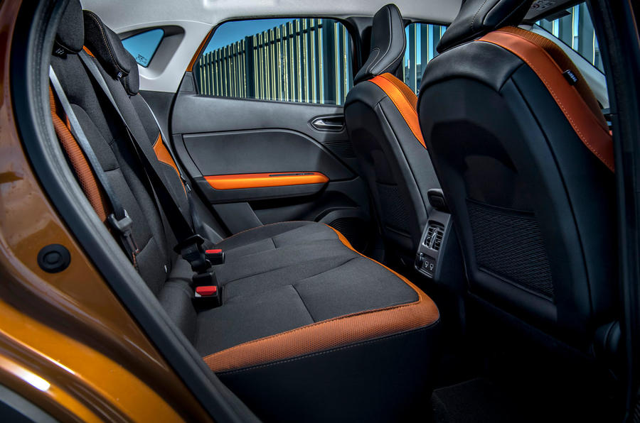 Renault Captur E-Tech PHEV RHD 2020 : premier bilan de conduite au Royaume-Uni - sièges arrière