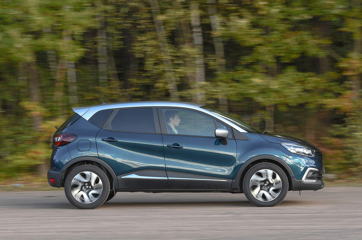 Renault Captur Iconic Tce 90 2018 Uk Review Autocar
