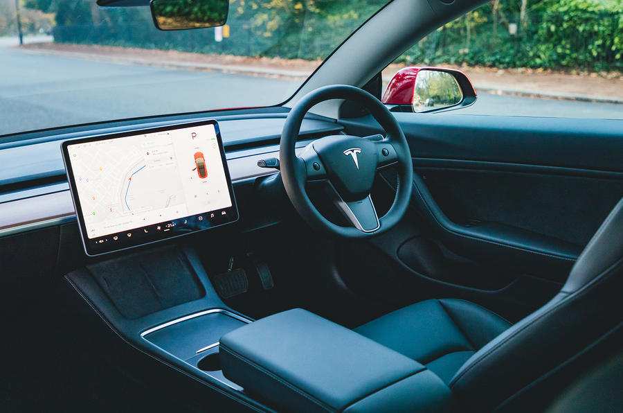 Tesla Model 3 Standard plus 2020 Premier examen de conduite au Royaume-Uni - intérieur
