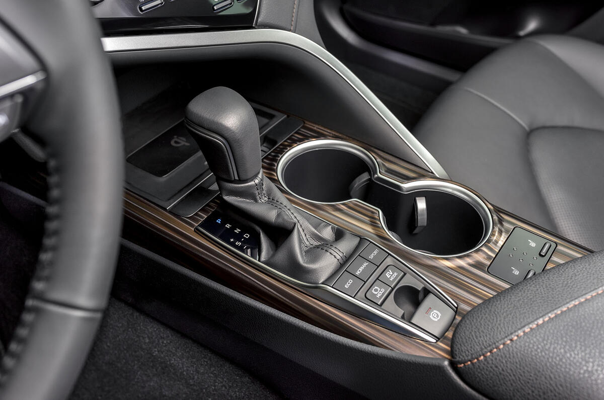 Toyota Camry 2019 European first drive review - centre console