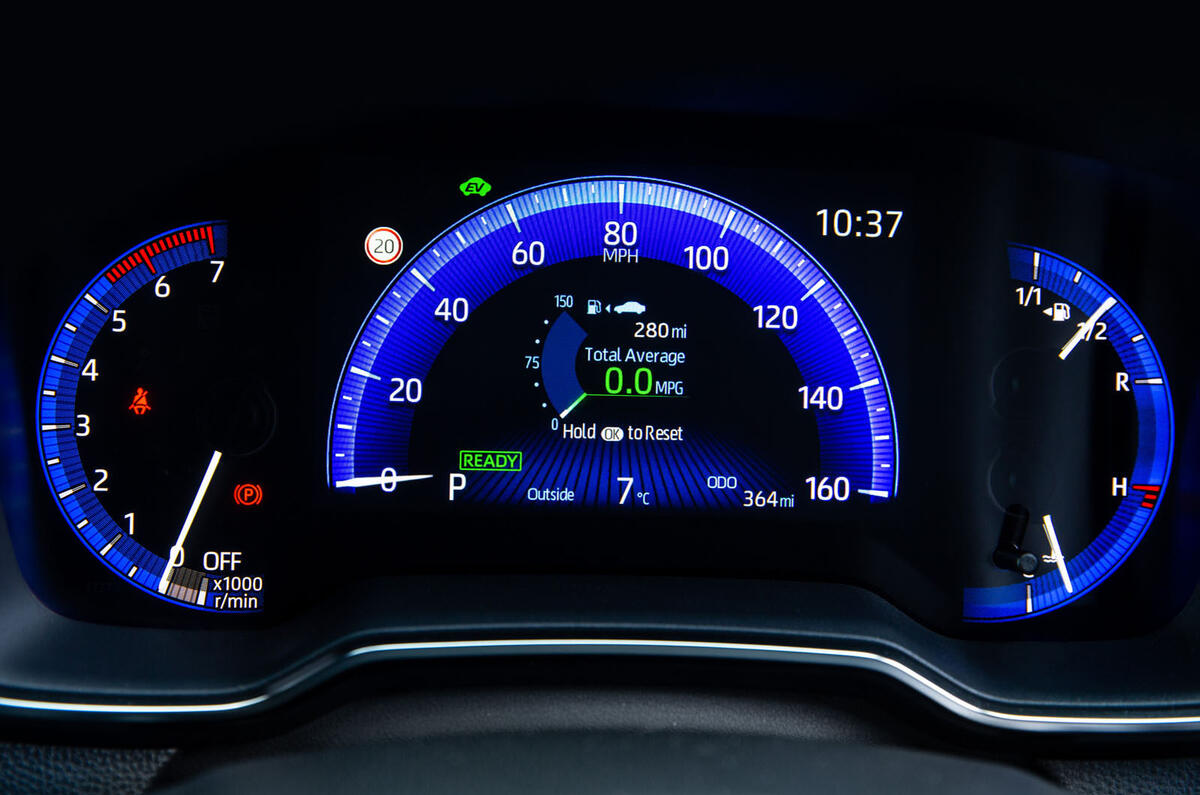 Äánh giá xe Toyota Corolla hatchback 1.8 hybrid 2019 UK - dụng cụ kỹ thuáºt sá»