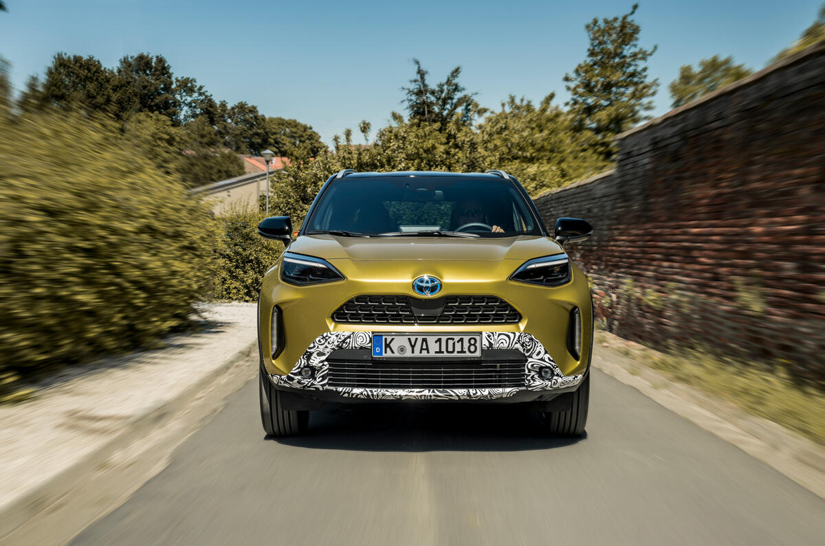 8 Toyota Yaris Cross 2021 UE LHD préprod nez de poursuite