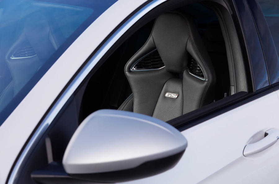 8 Vauxhall Insignia GSI 2021 : le Royaume-Uni procède à une première évaluation des sièges avant