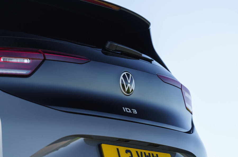 Volkswagen ID 3 2020 : premier examen de la conduite au Royaume-Uni - partie arrière