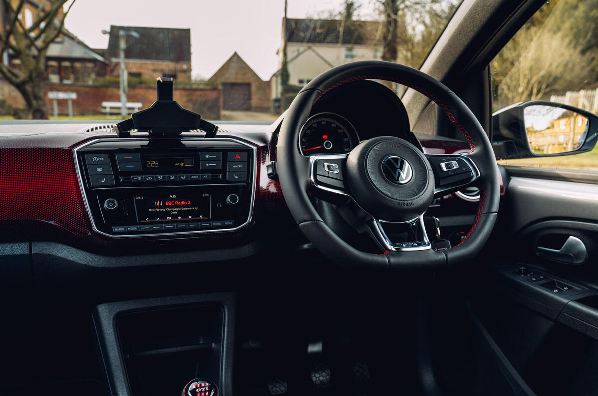 Volkswagen Up GTI 2020 : premier bilan de conduite au Royaume-Uni - tableau de bord