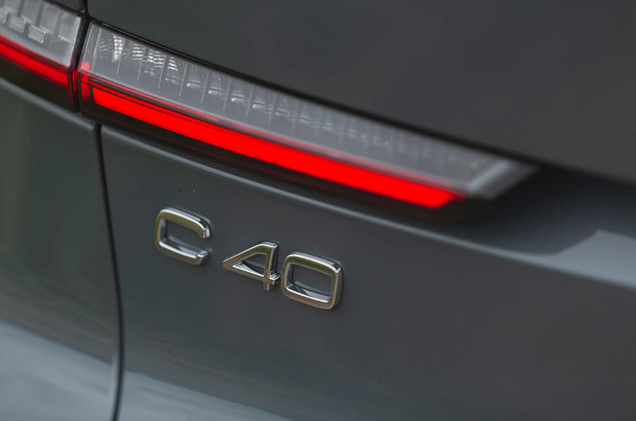 8 Insigne arrière de la Volvo C40 Recharge UE drive 2022