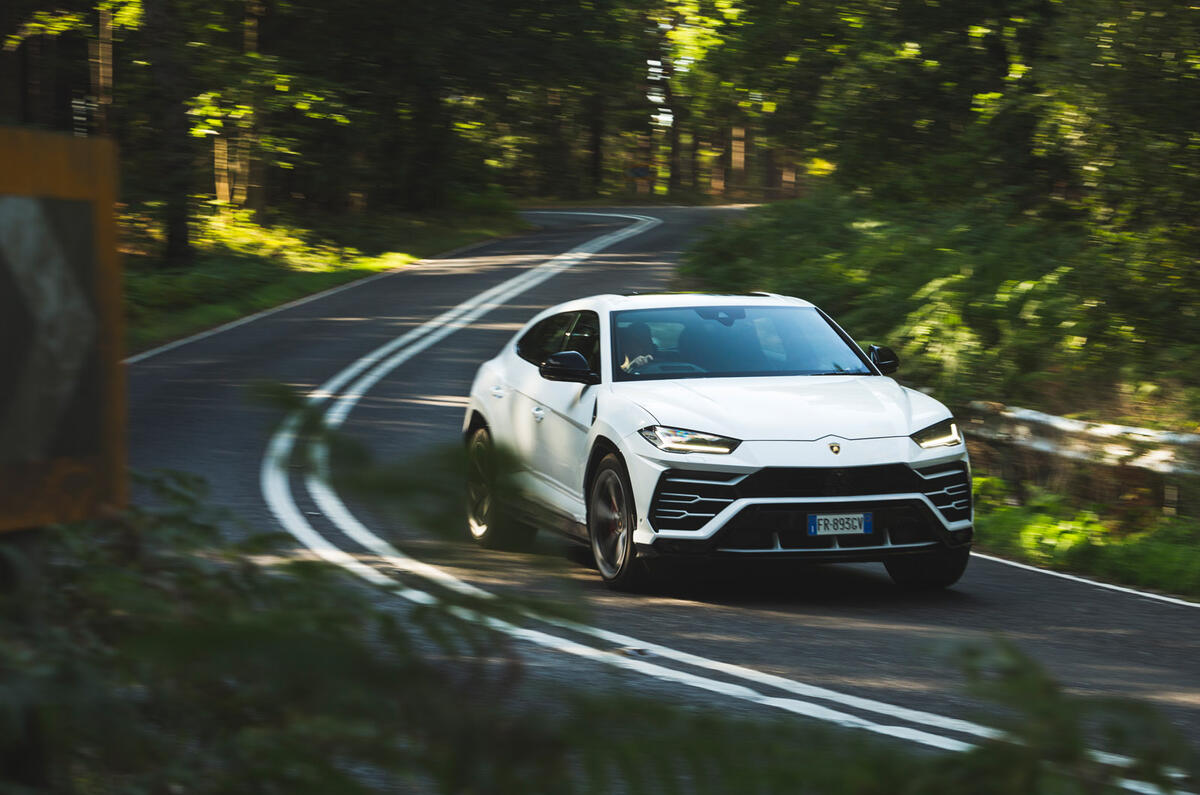 Lamborghini Urus - front
