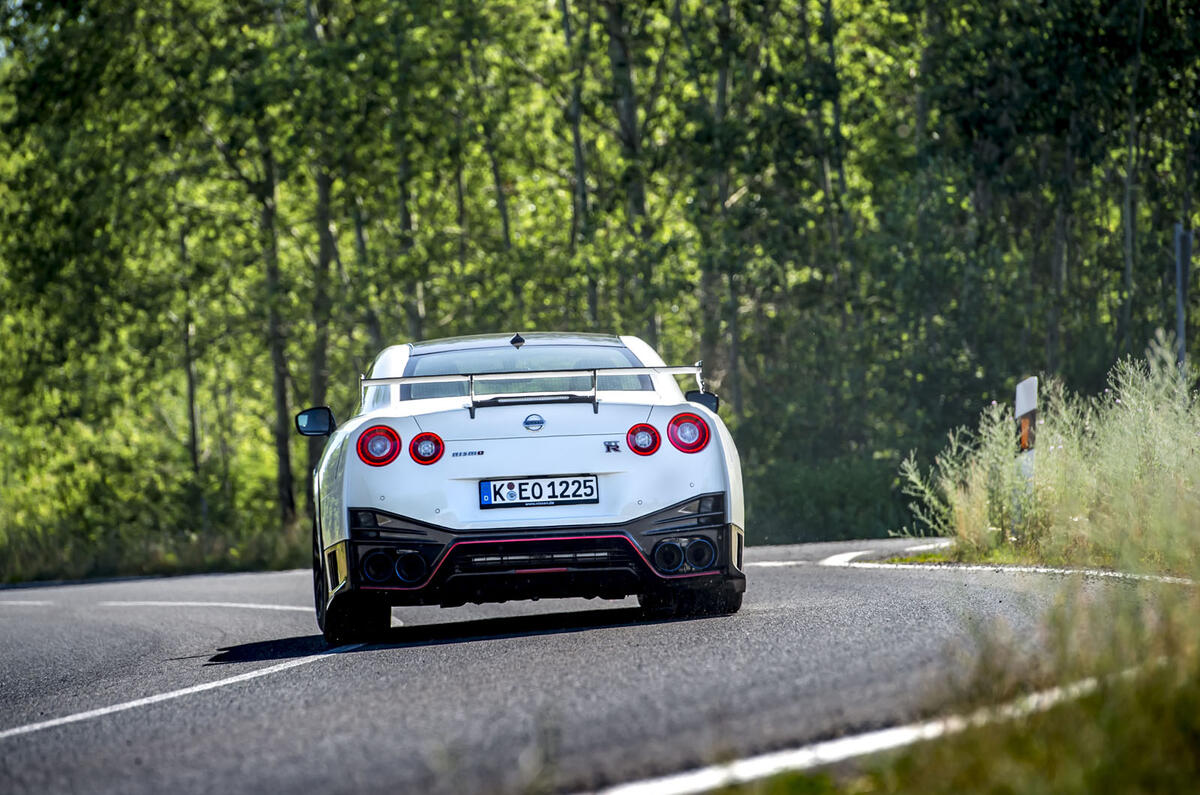 Nissan GT-R Nismo 2020 official reveal - cornering rear