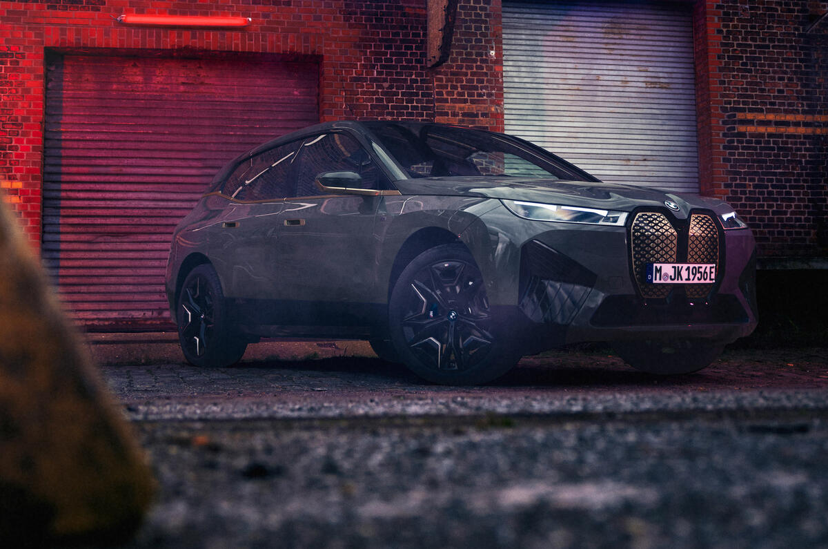 83 BMW iX M60 2022 reveal static industrial