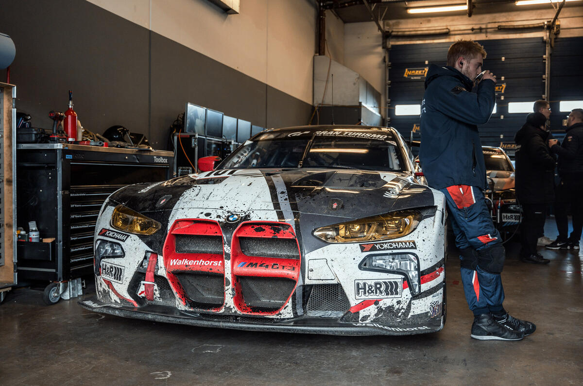 83 bmw m4 gt3  nurburgring front pits