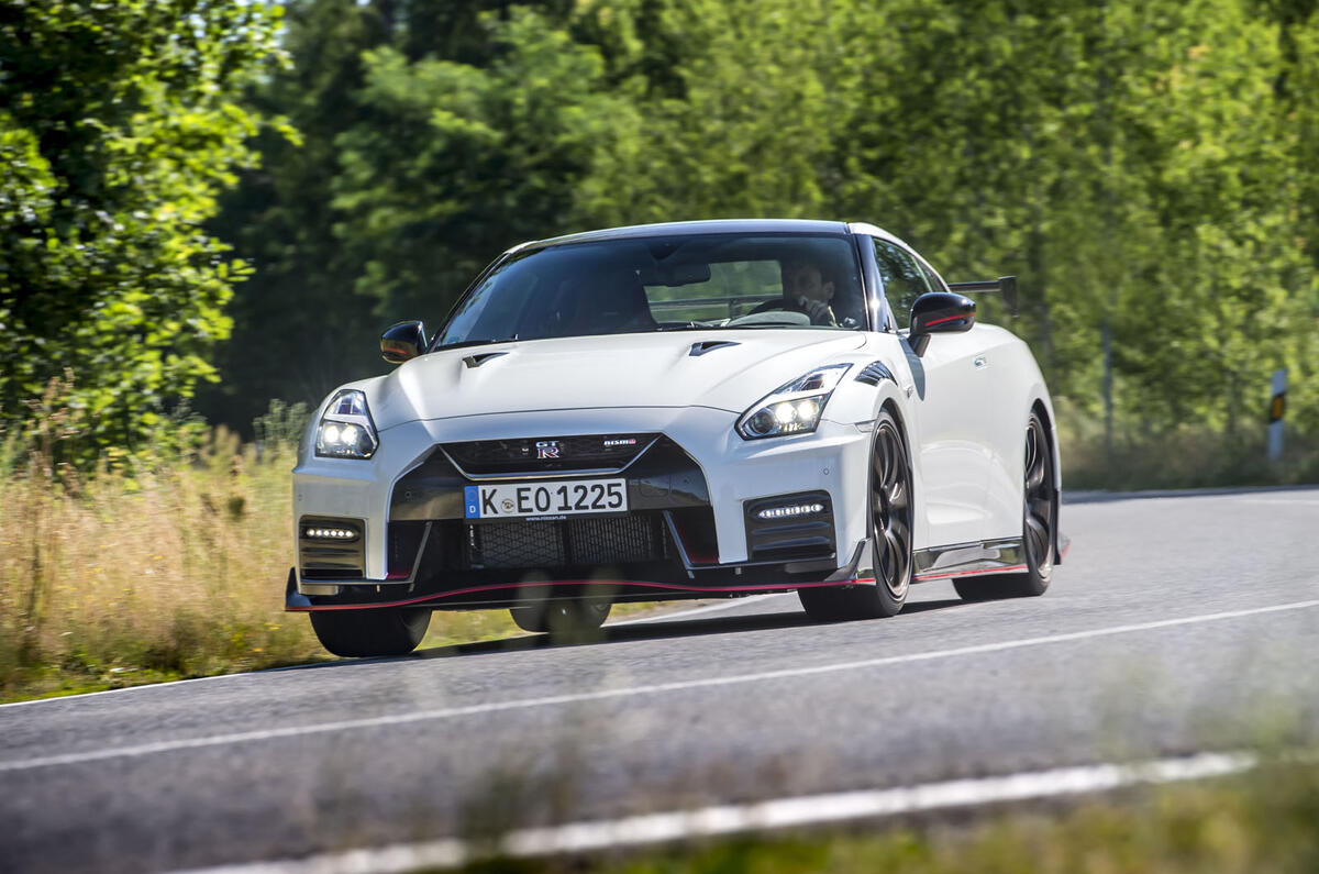 Nissan GT-R Nismo 2020 official reveal - cornering front