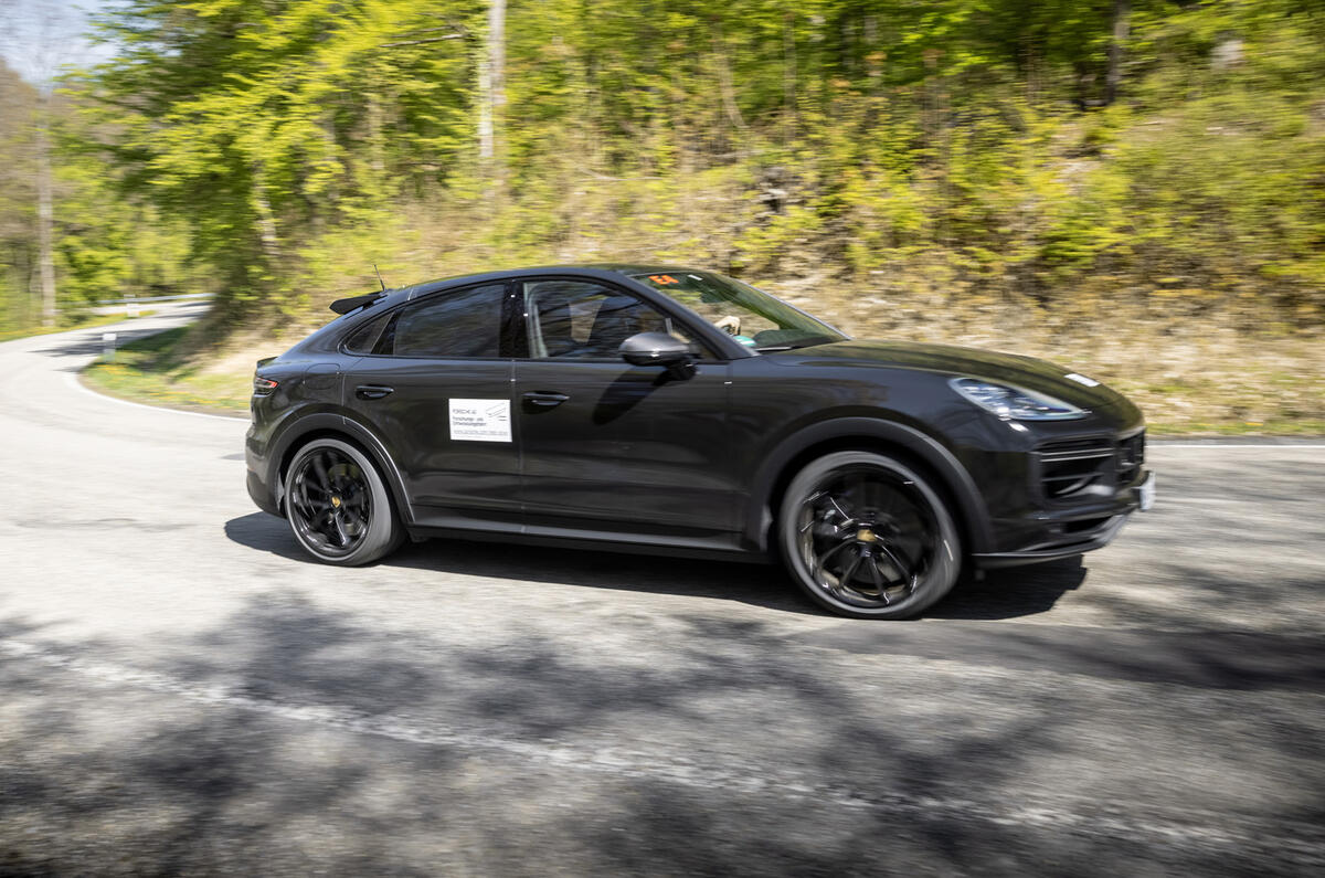 83-porsche-cayene-turbo-coupe-prototype-2022-on-road-side_0.jpg