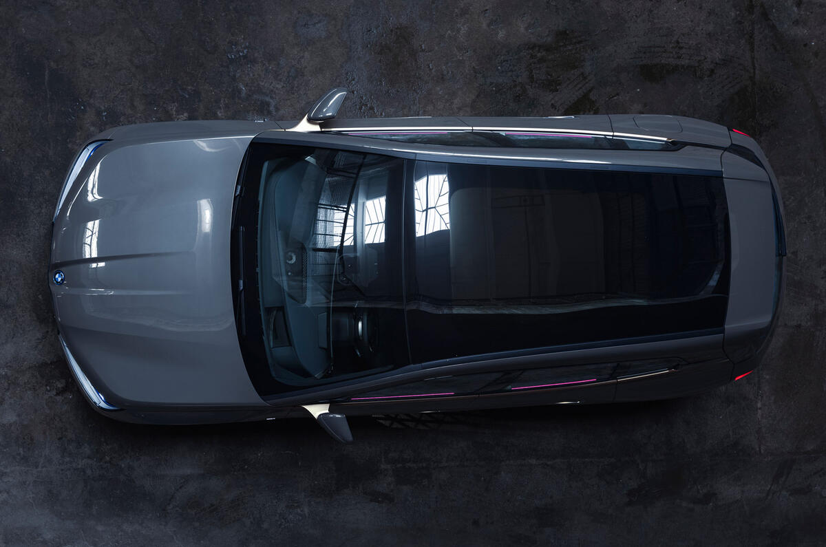 84 BMW iX M60 2022 reveal aerial