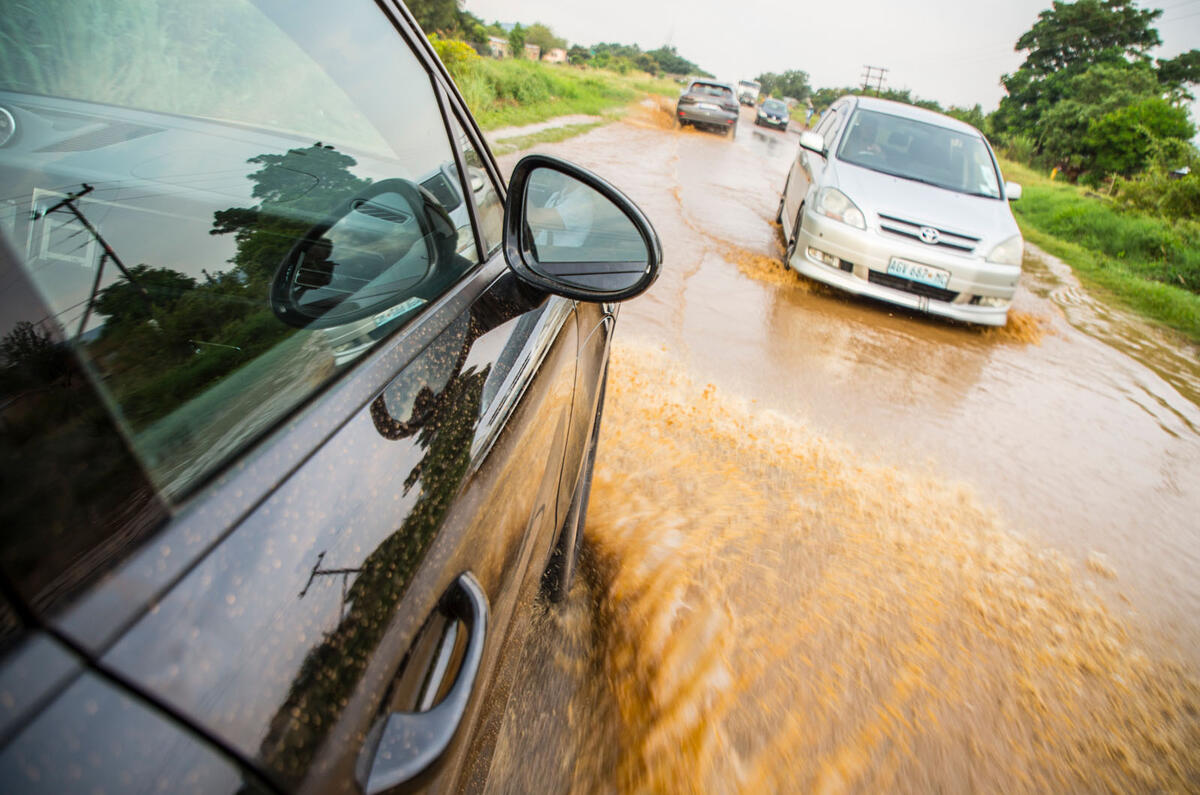 Porsche Macan prototype 2018 wading
