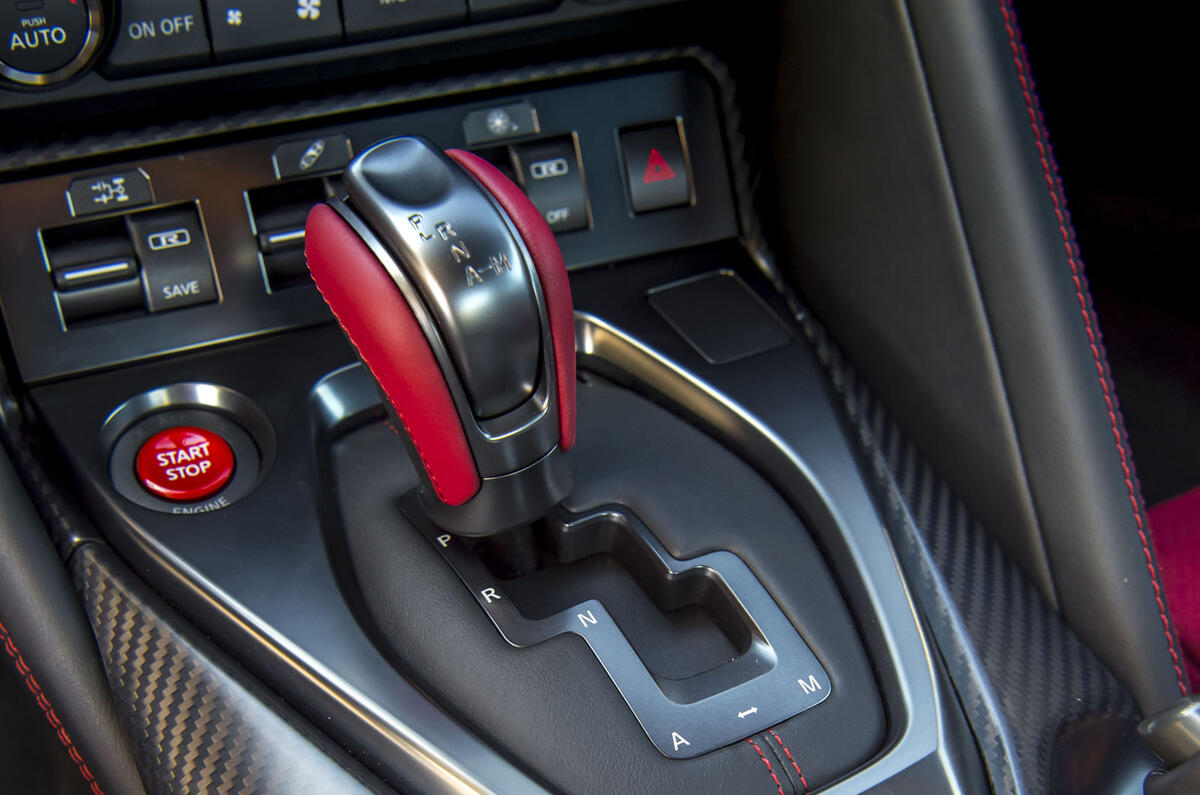 Nissan GT-R Nismo 2020 official reveal - gear shifter