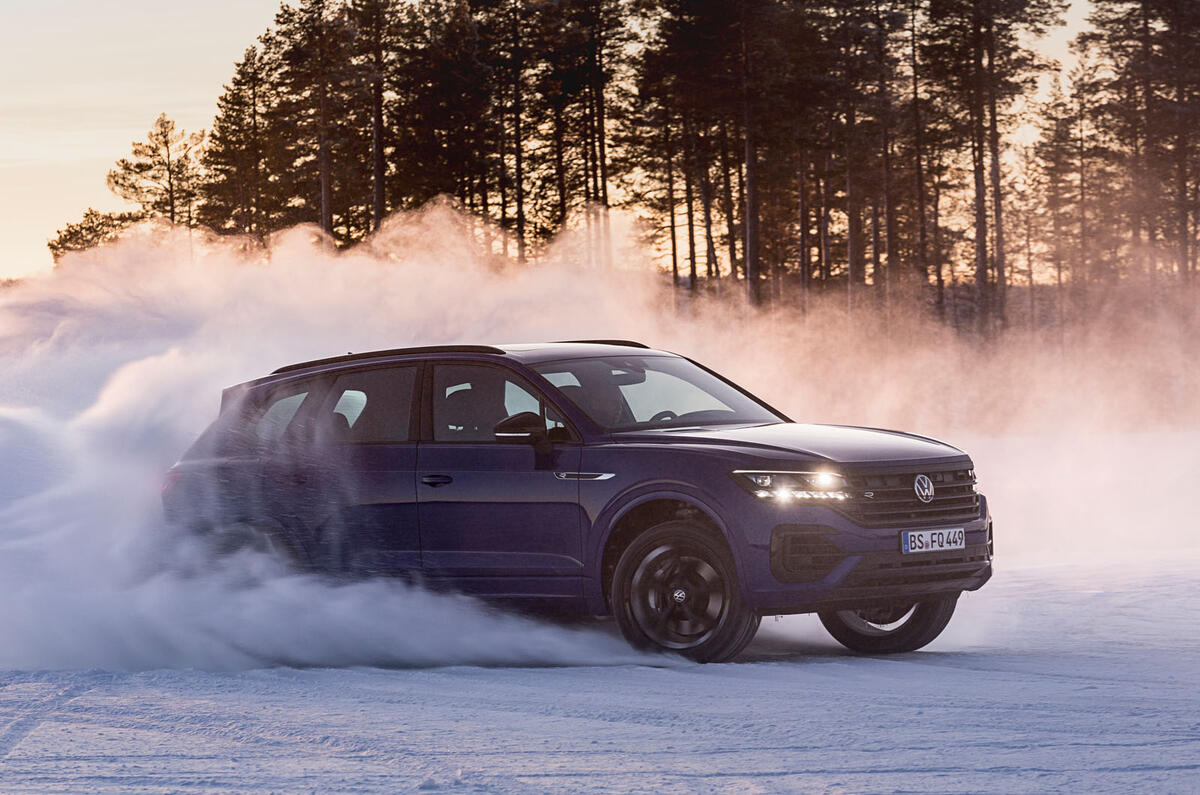 Volkswagen Touareg R 2020 official reveal images - drift