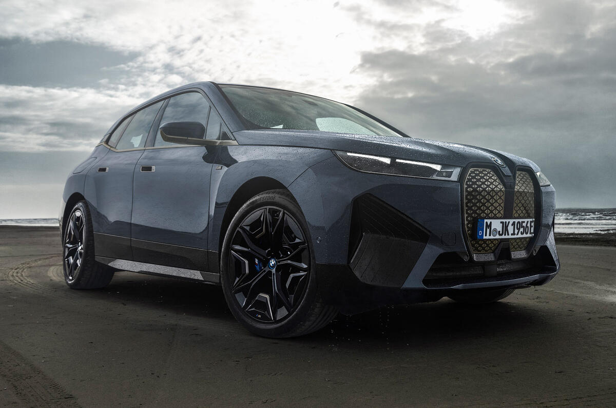 87 BMW iX M60 2022 reveal static