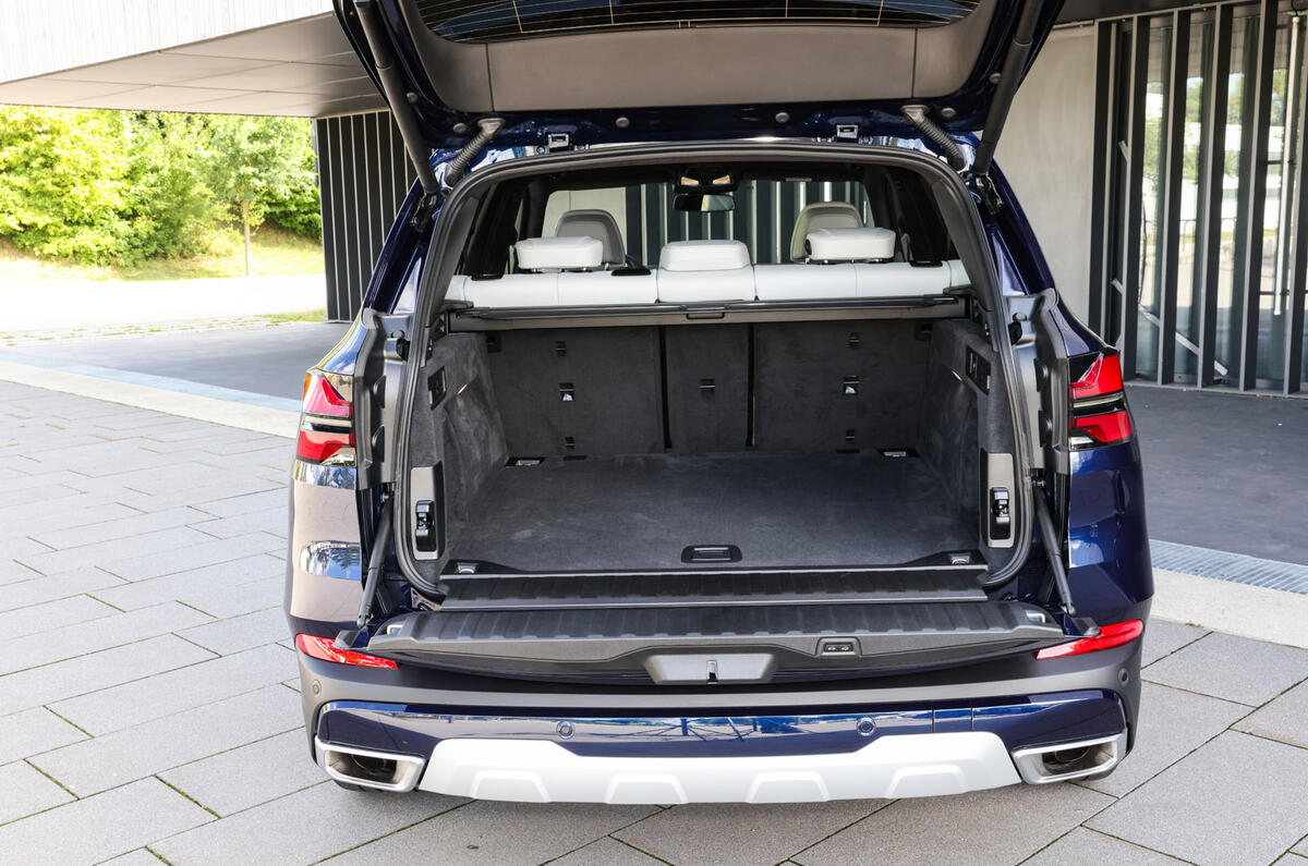 87 BMW X5 Facelift FD 2023 boot