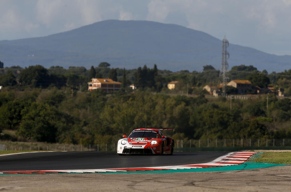 Porsche 911 RSR-19 drive - on track