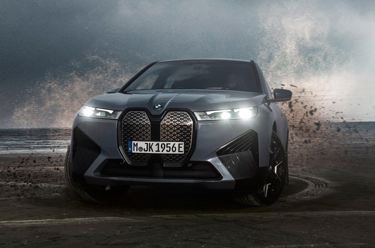 88 BMW iX M60 2022 reveal sand