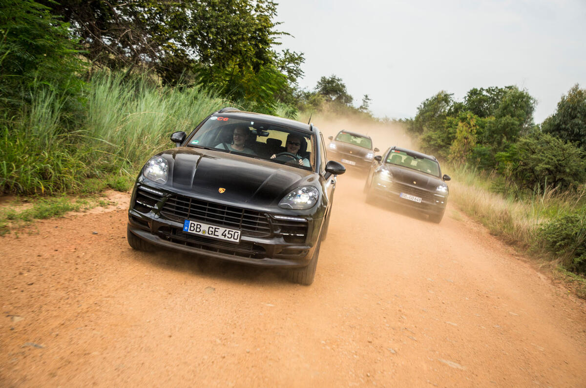 Porsche Macan prototype 2018 formation front