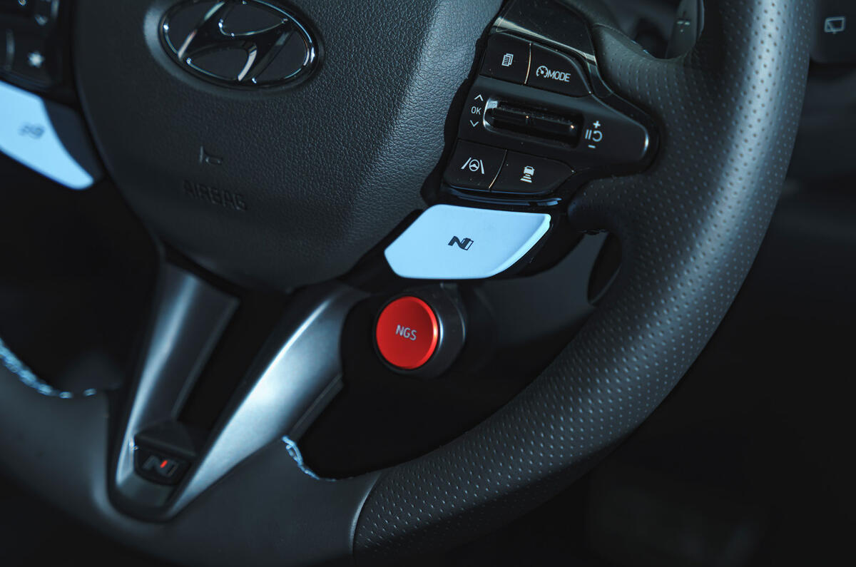 89 Cupra Formentor vs Hyundai Kona N 2022 Kona steering wheel