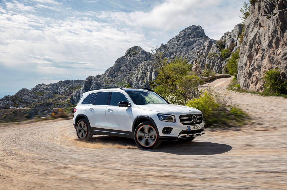 Mercedes-Benz GLB 2019 official reveal - cornering side