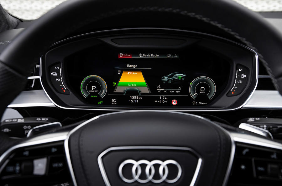 9 Audi A8 TFSIe 2022 : premier essai, instruments.