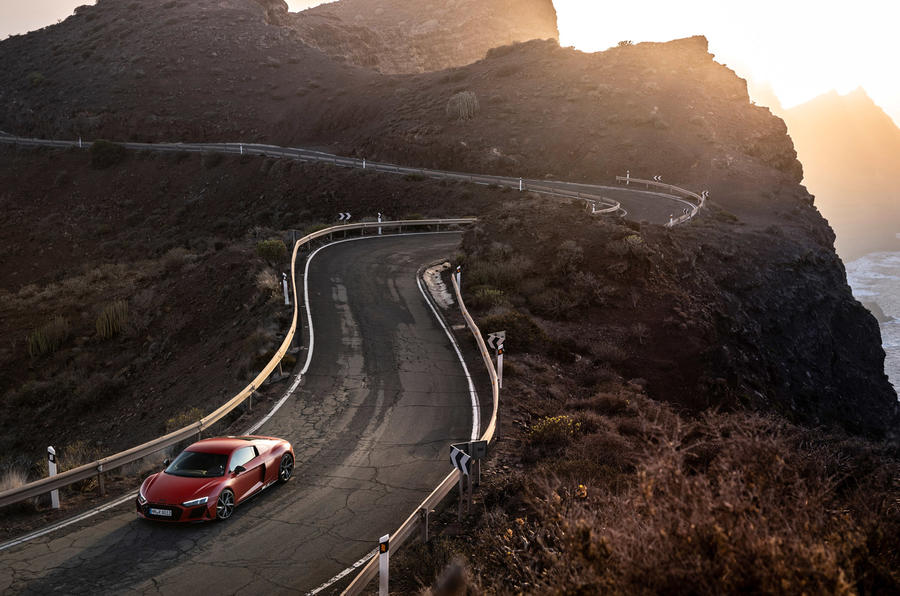 9 Audi R8 RWD Performance 2021 premier essai routier route de montagne