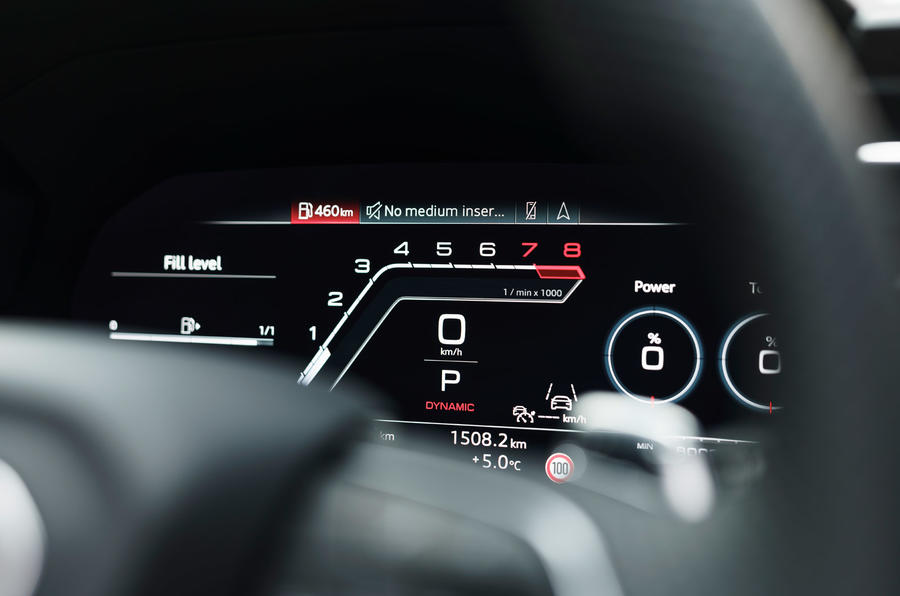 9 Instruments de bord de l'Audi RS3 berline 2021 RHD premier essai