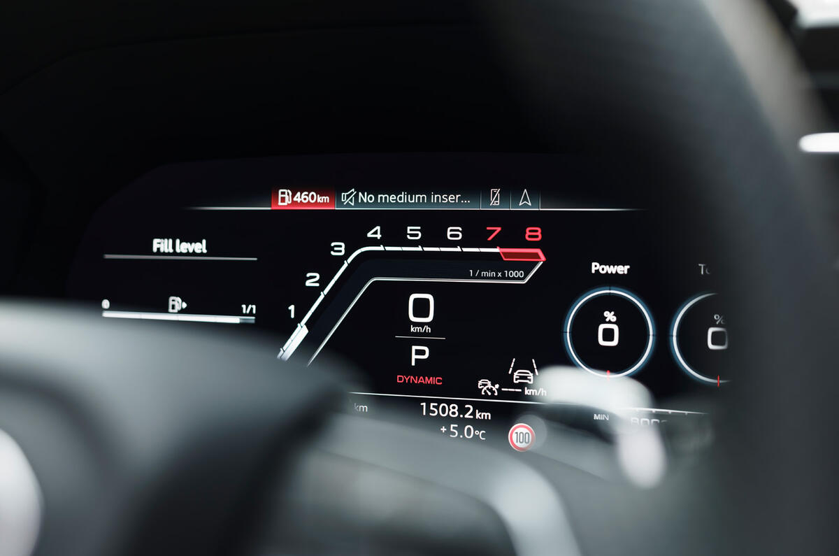 9 Instruments de bord de l'Audi RS3 berline 2021 RHD premier essai