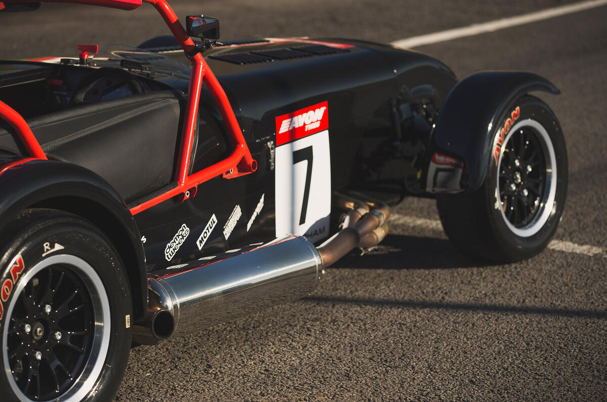 9 Caterham Seven 420R Championship 2021 UE premier essai essai échappement latéral