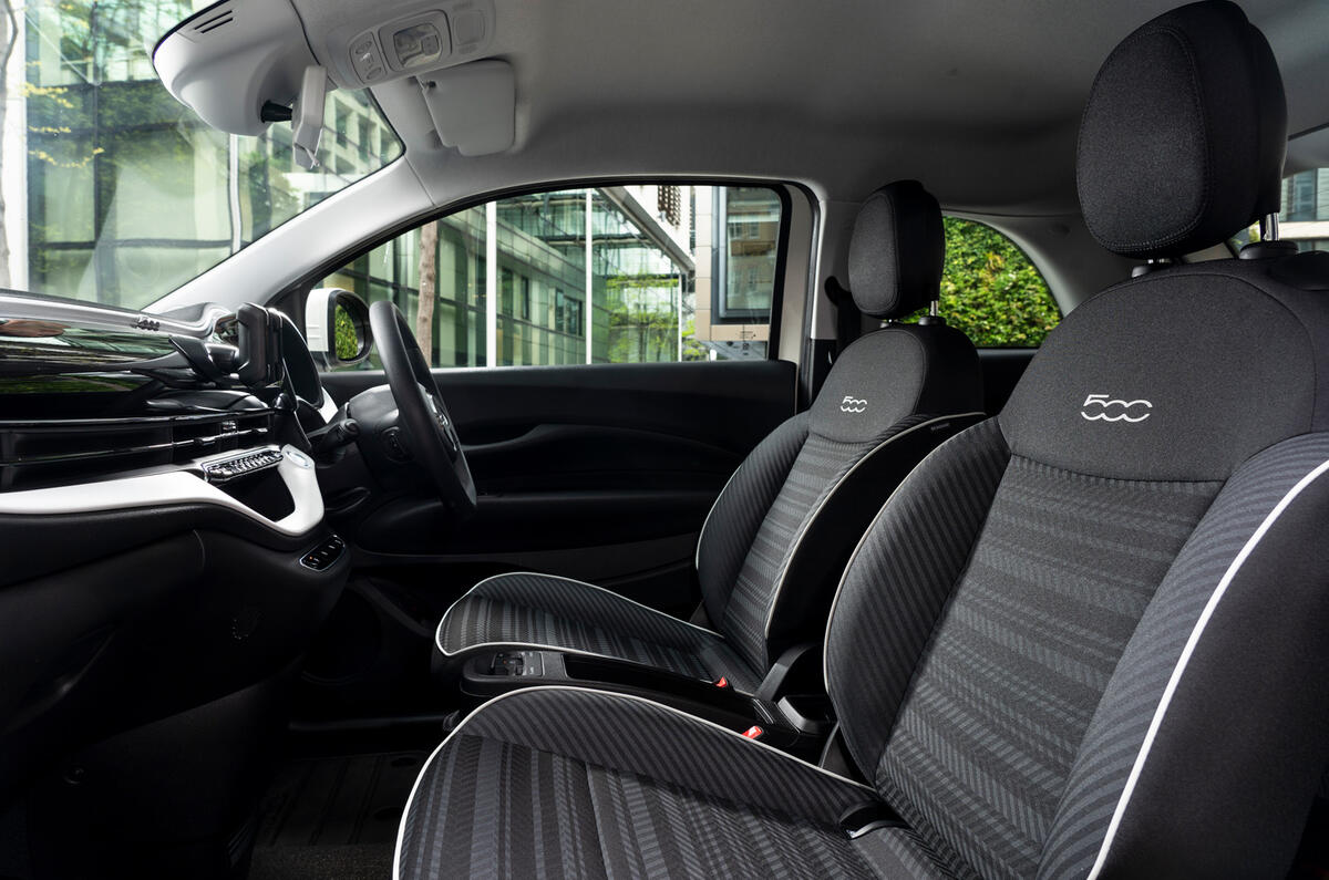 9 Fiat 500e Action 2021 UK FD cabin