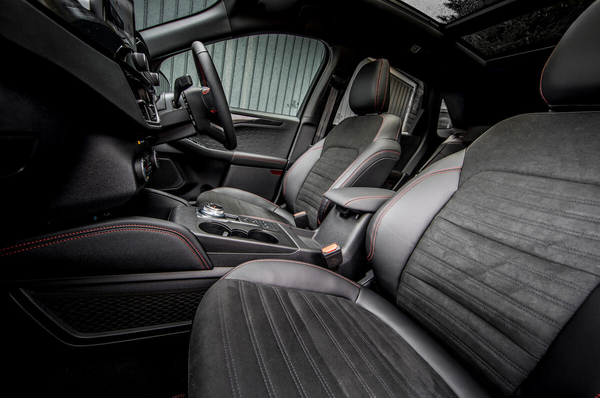 9 Ford Kuga FHEV 2021 UE FD habitacle