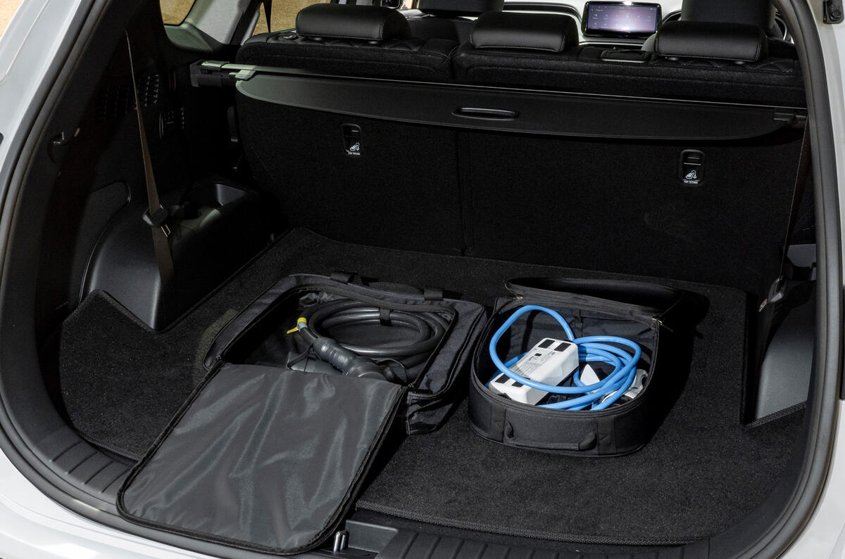9 Hyundai Santa Fe PHEV 2021 UK FD boot
