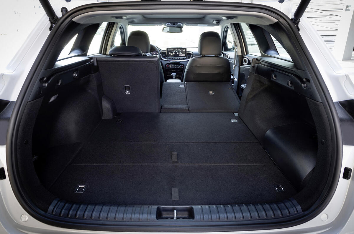 Kia Ceed Sportswagon PHEV 2020 first drive - boot