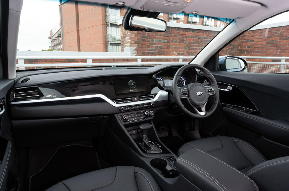 9-kia-niro-phev-2020-uk-fd-cabin.jpg?ito