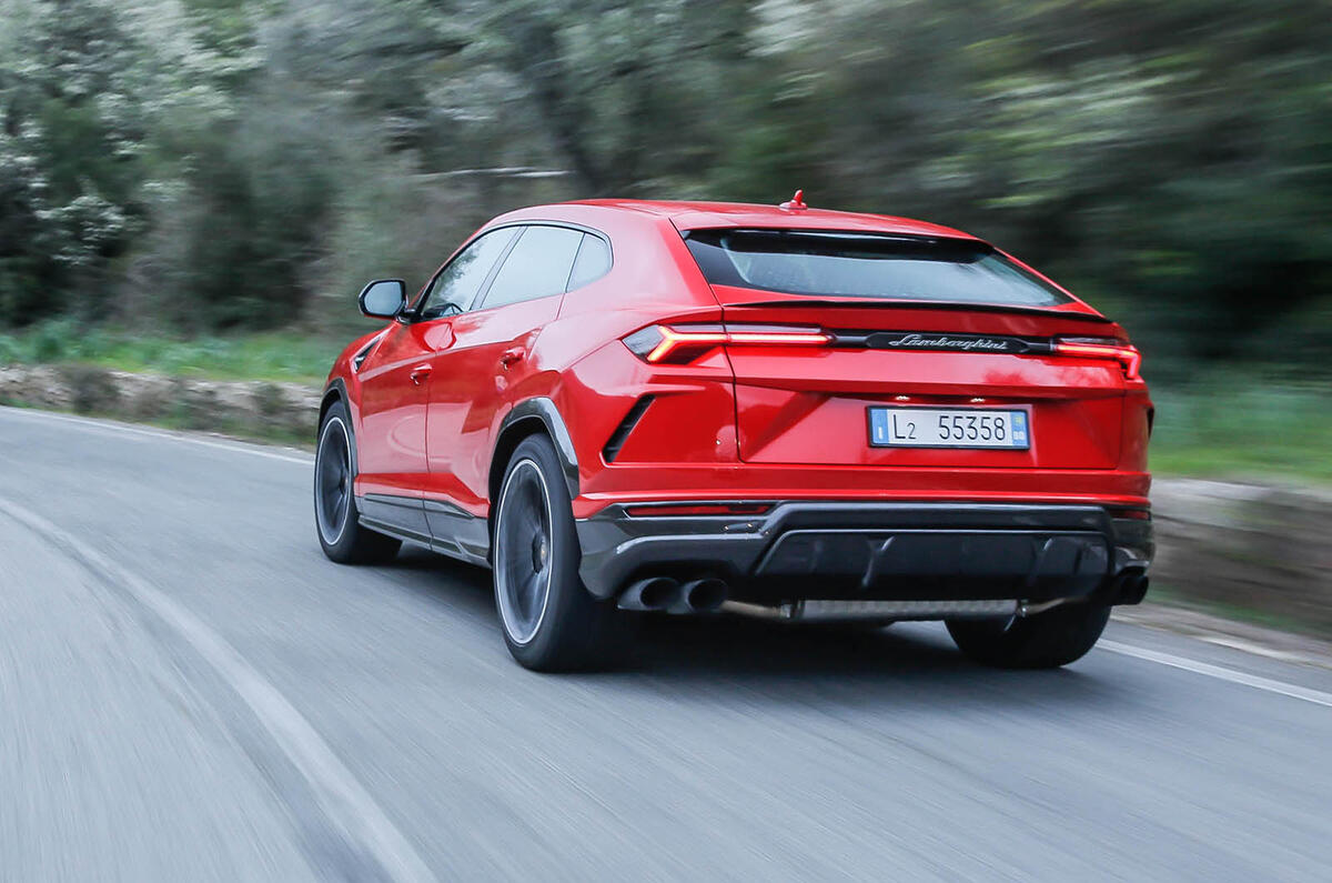 Lamborghini urus red