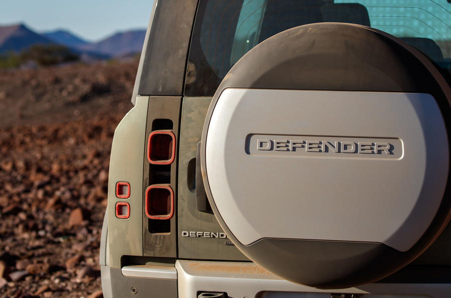 Land Rover Defender 110 S 2020 : premier bilan de conduite - roue de secours