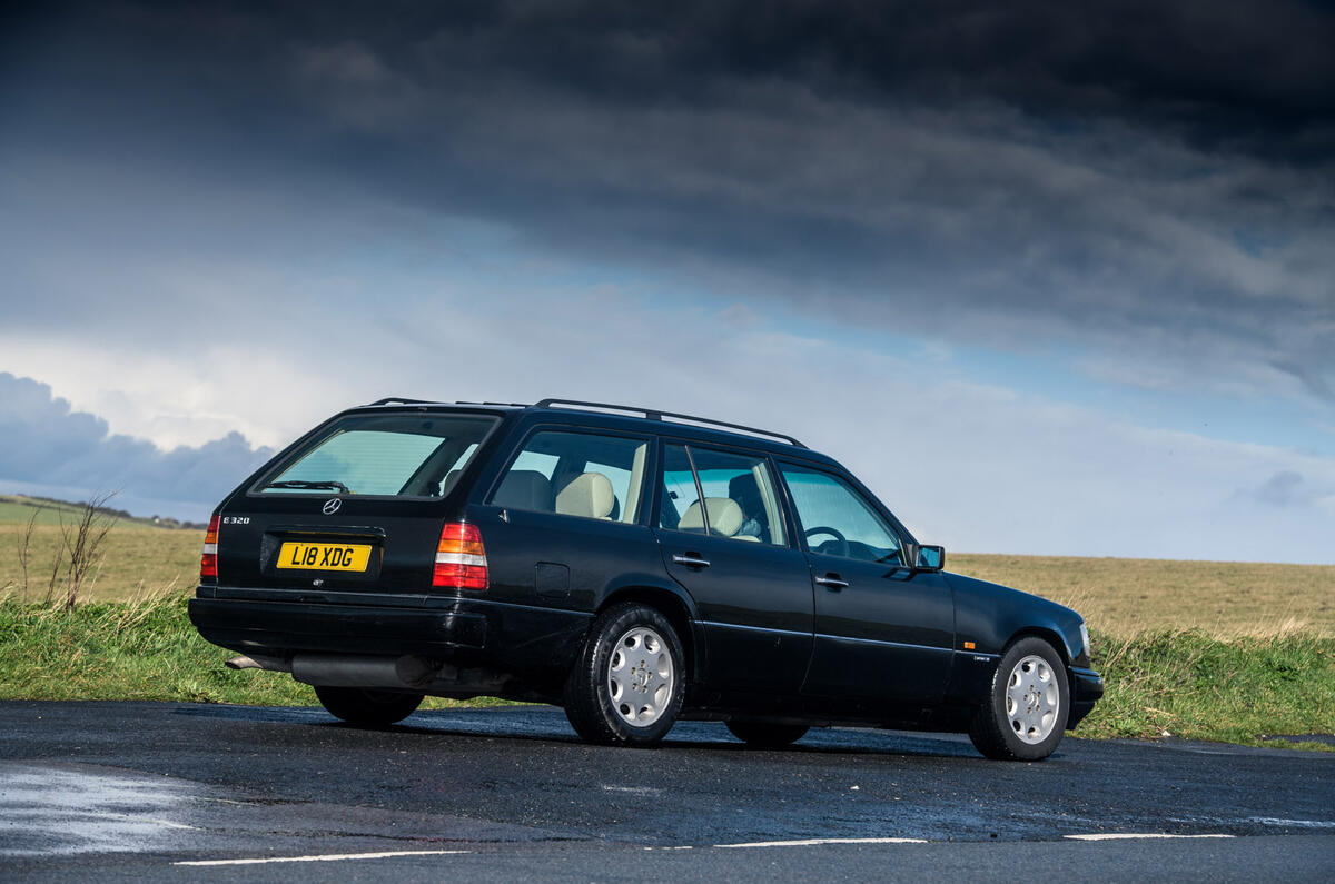 Mercedes-Benz W124 - static rear