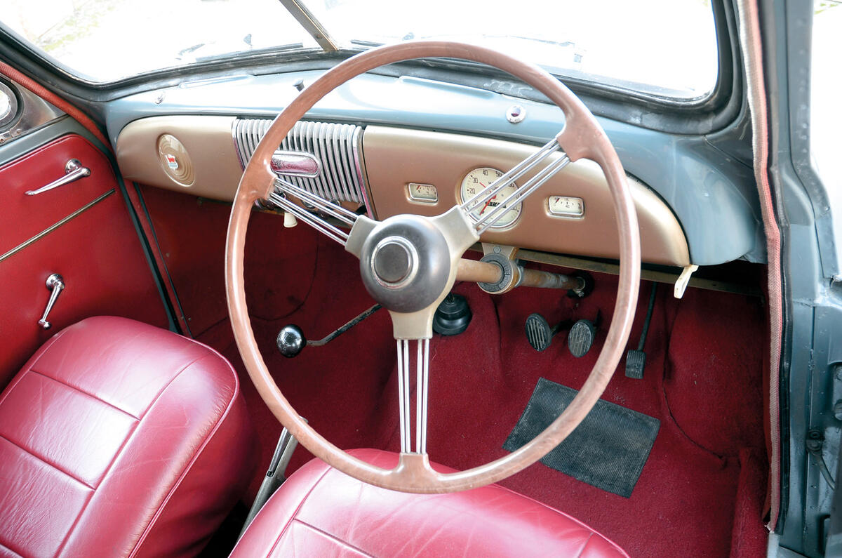 Morris Minor - interior